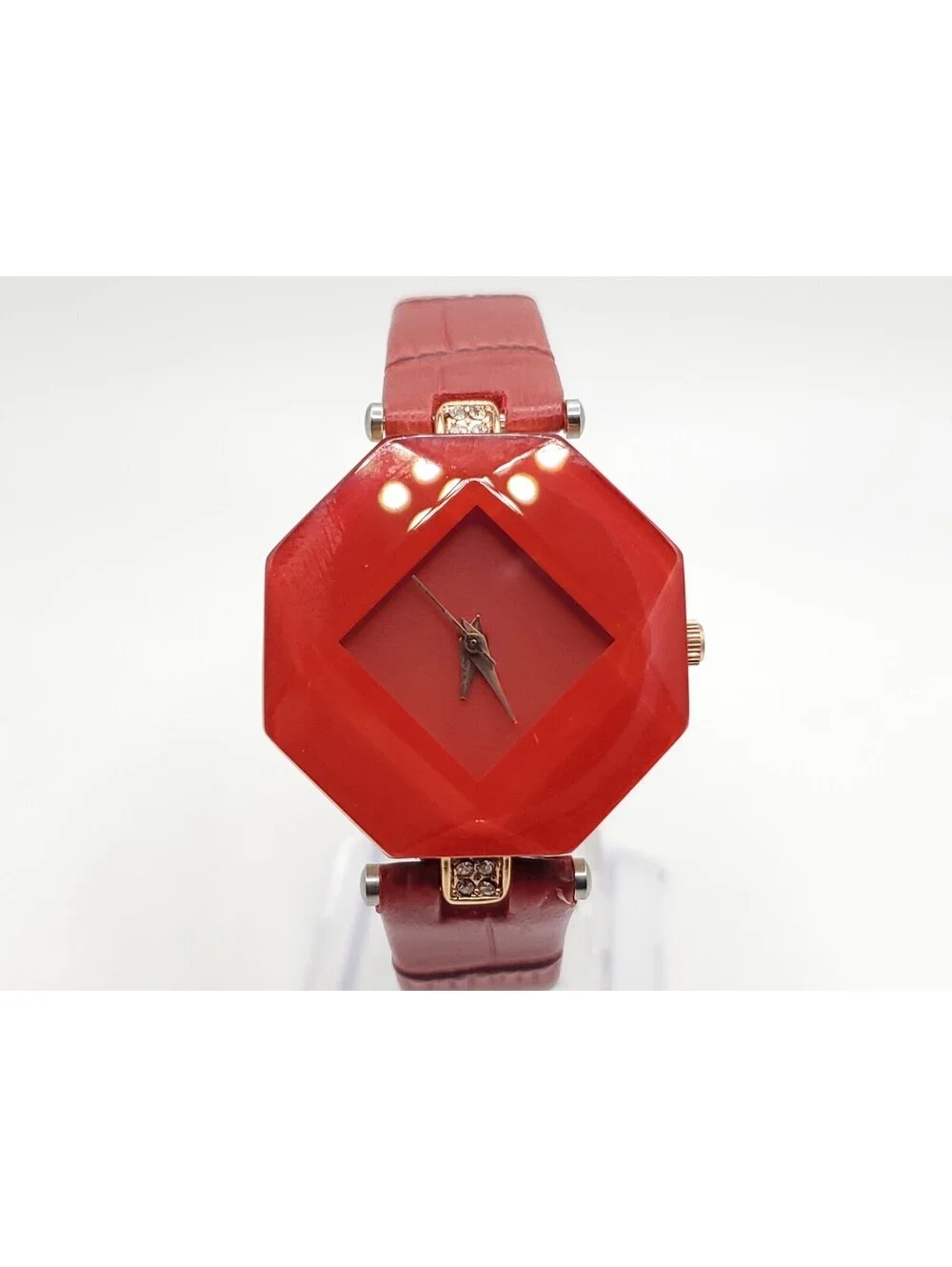 Kezzi Quartz Womens Watch New Battery Red 30mm